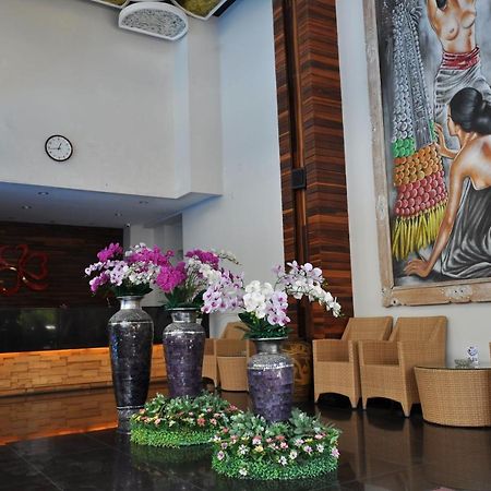 Ping Hotel Семиняк Екстериор снимка