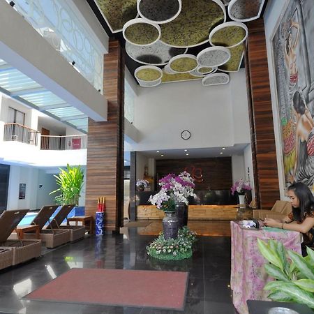 Ping Hotel Семиняк Екстериор снимка