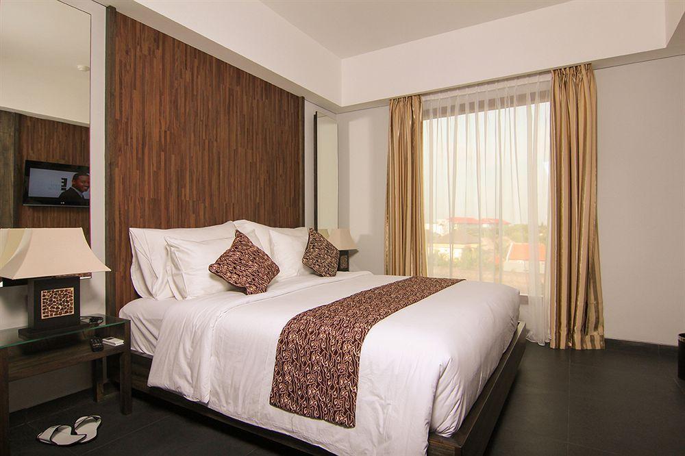 Ping Hotel Семиняк Екстериор снимка