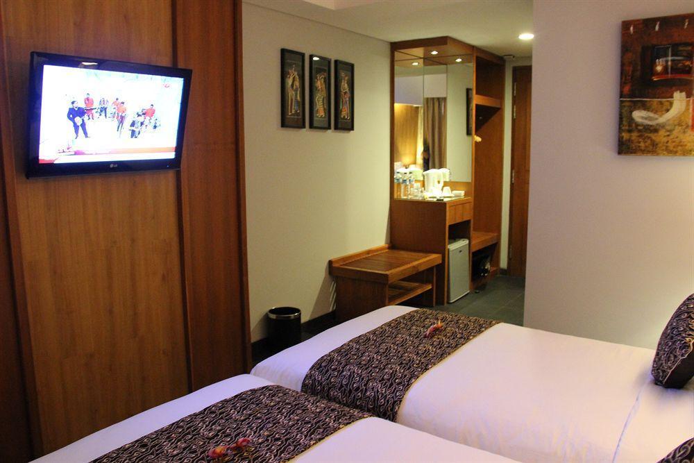 Ping Hotel Семиняк Екстериор снимка