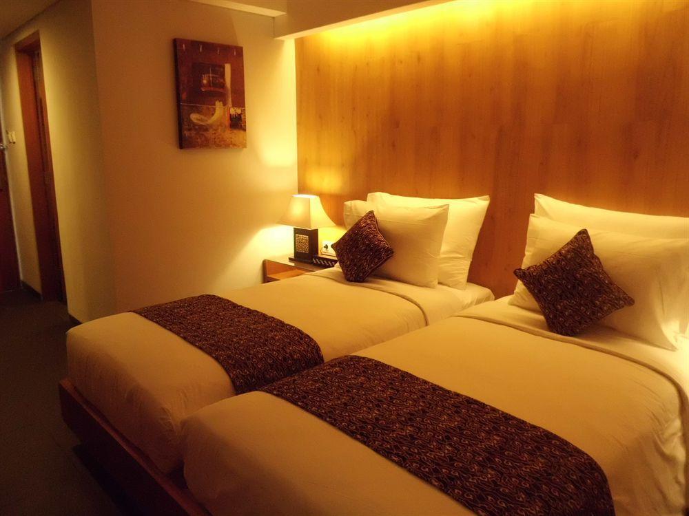 Ping Hotel Семиняк Екстериор снимка