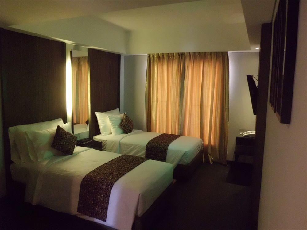 Ping Hotel Семиняк Екстериор снимка