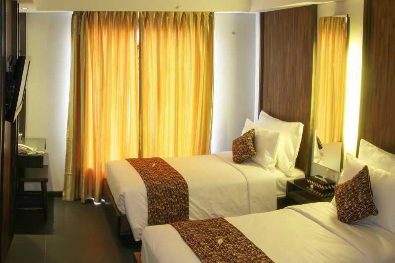 Ping Hotel Семиняк Екстериор снимка