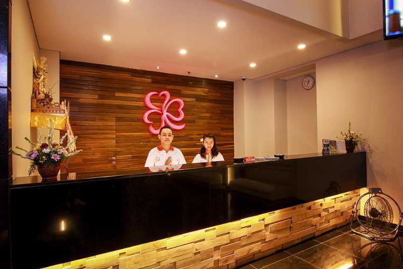 Ping Hotel Семиняк Екстериор снимка