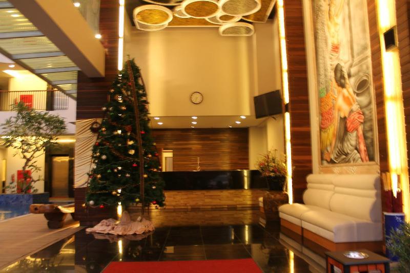 Ping Hotel Семиняк Екстериор снимка