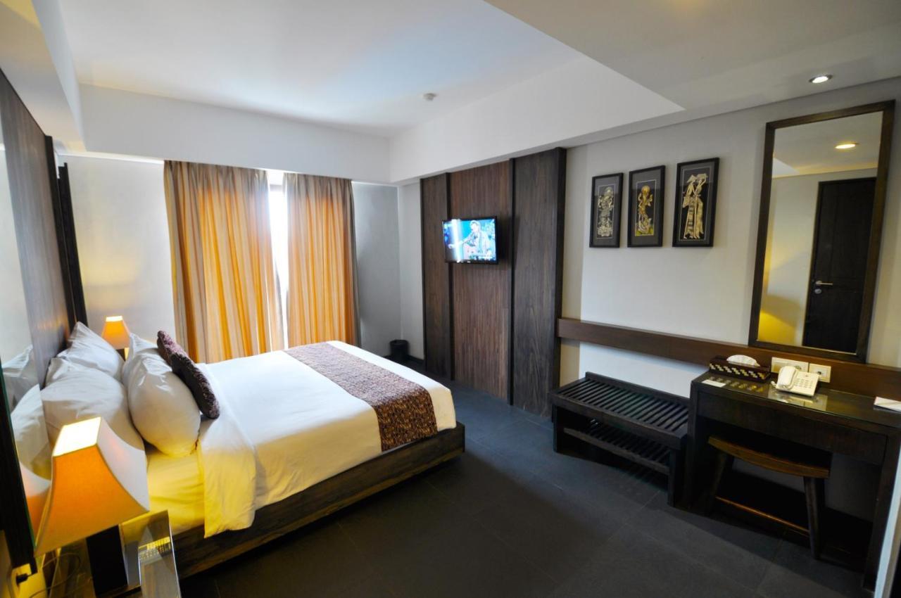 Ping Hotel Семиняк Екстериор снимка
