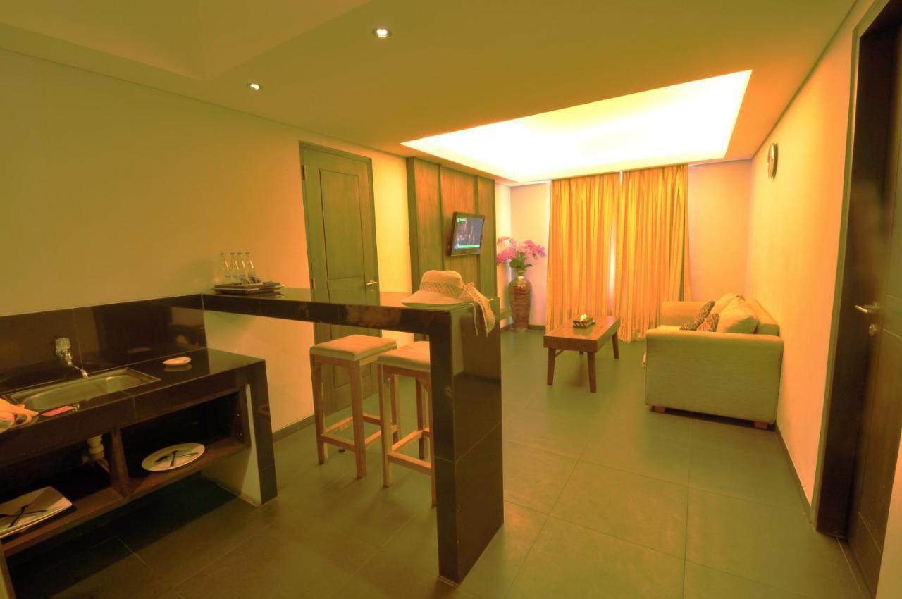Ping Hotel Семиняк Екстериор снимка
