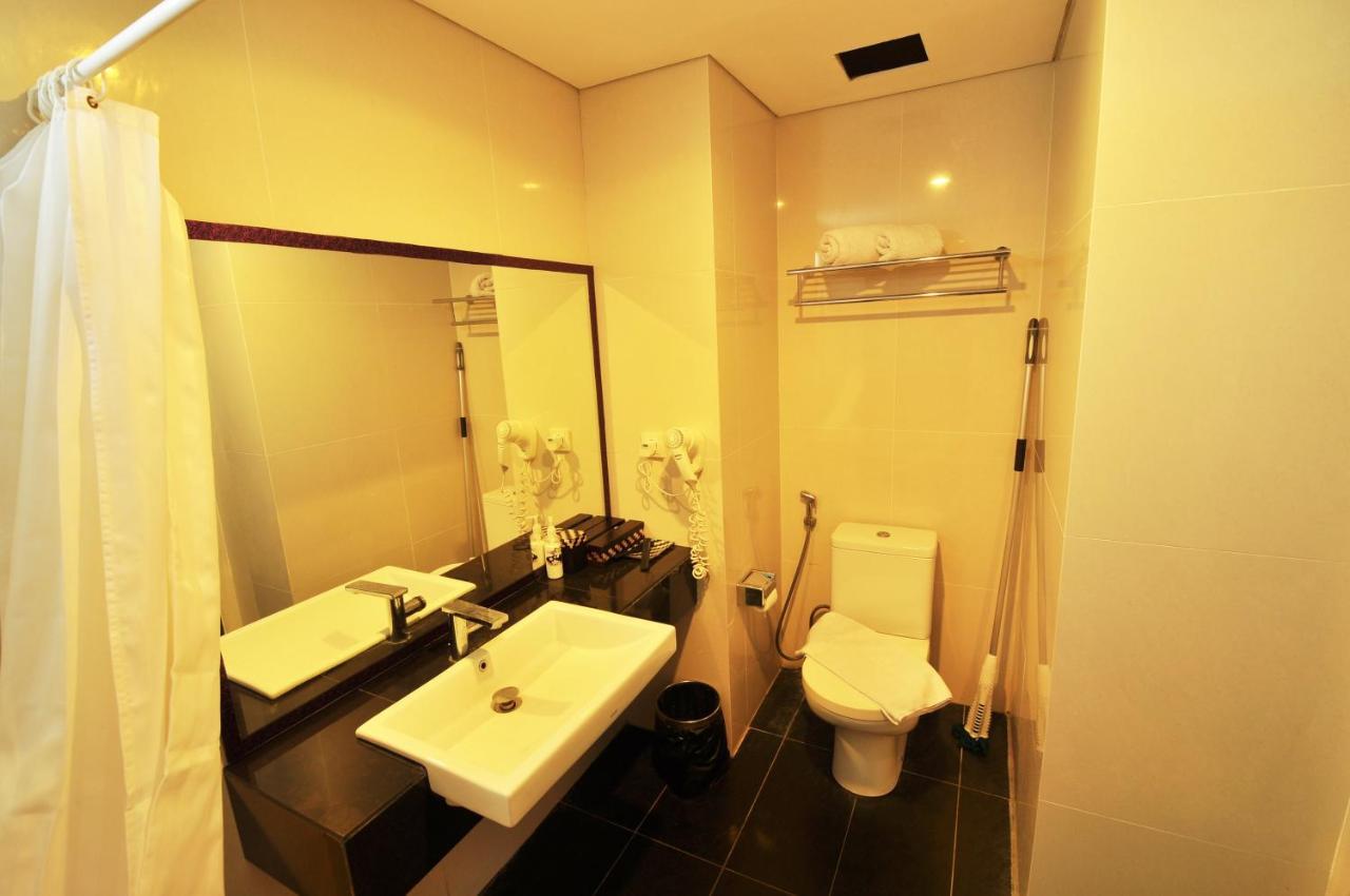 Ping Hotel Семиняк Екстериор снимка