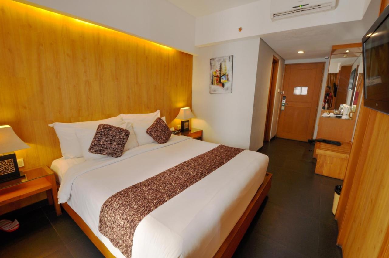 Ping Hotel Семиняк Екстериор снимка